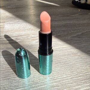 MAC Cosmetics Peachy Nude Lipstick matte enchanted one